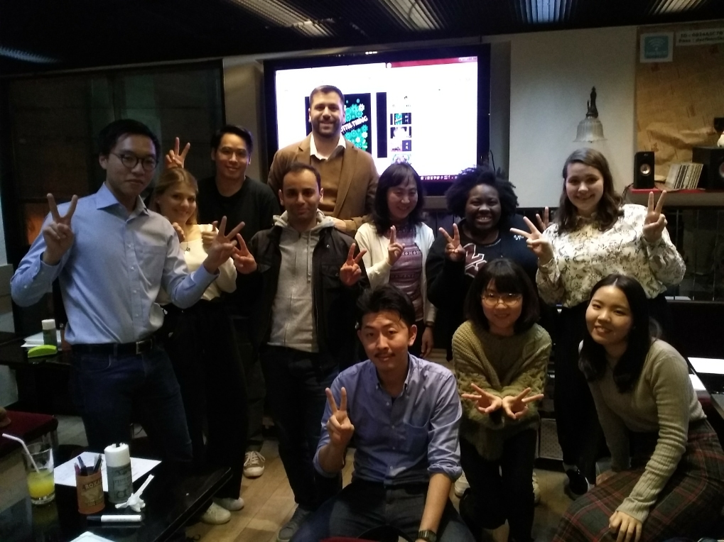 ボランティアで教えている生徒達と